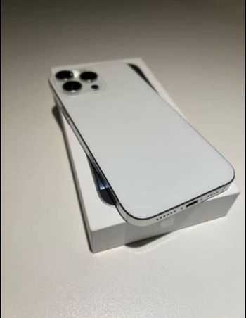 Iphone 16 pro max 256 GB,tout opérateur débloqué.