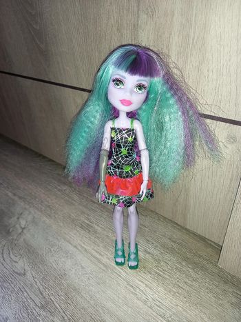 poupée monster high twyla electrified ghoul