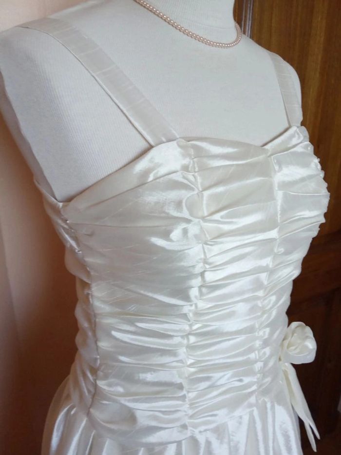Superbe robe de mariée courte civil - photo numéro 2