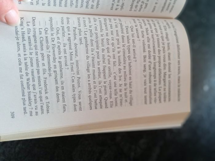 Roman policier hercule Poirot meurtre en majuscule - photo numéro 8