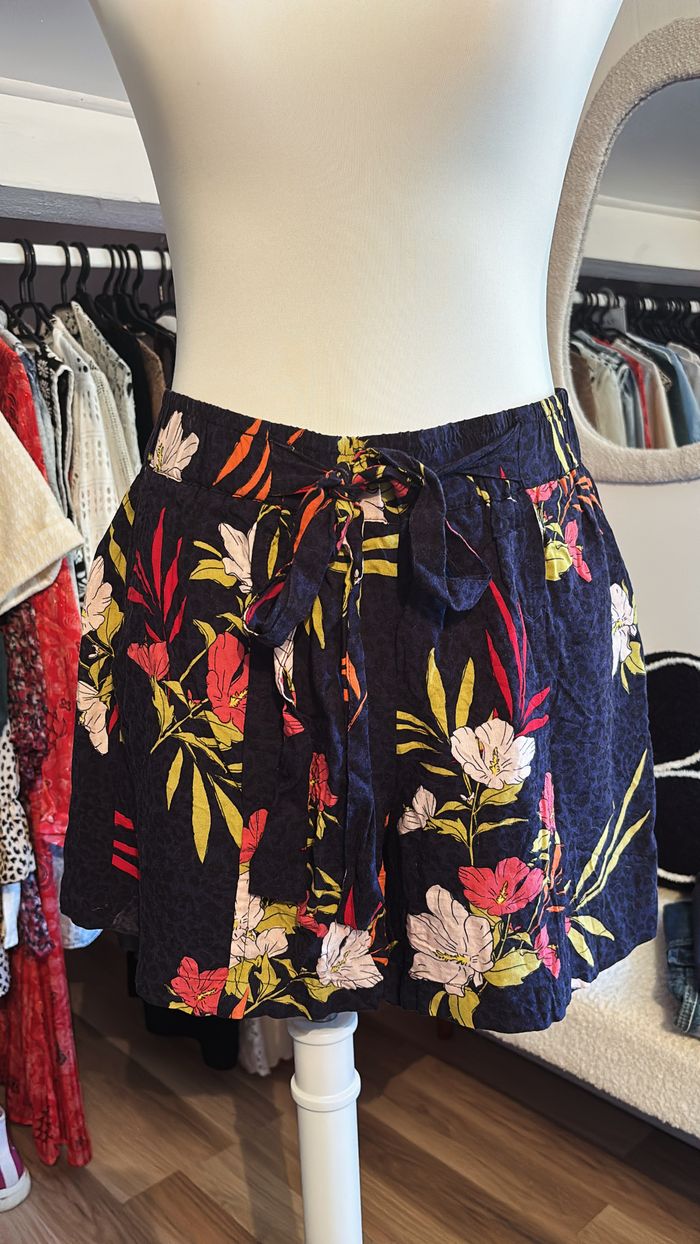 Short léger fleuries + léopard Camaïeu T38
