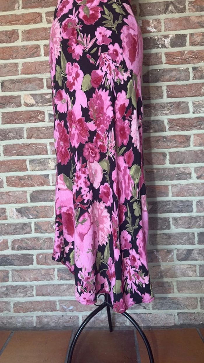 Robe noire à fleurs roses asymétrique - photo numéro 14