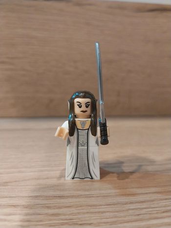 Figurine type lego Elfe Arwen seigneur des anneaux