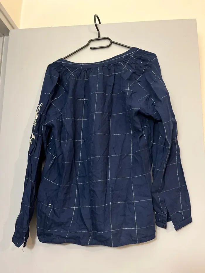 Blouse bleue et argentée - photo numéro 4