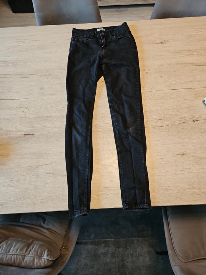 Jean s noir, skinny, Kiabi, taille 32 (12ans), bon état - photo numéro 4