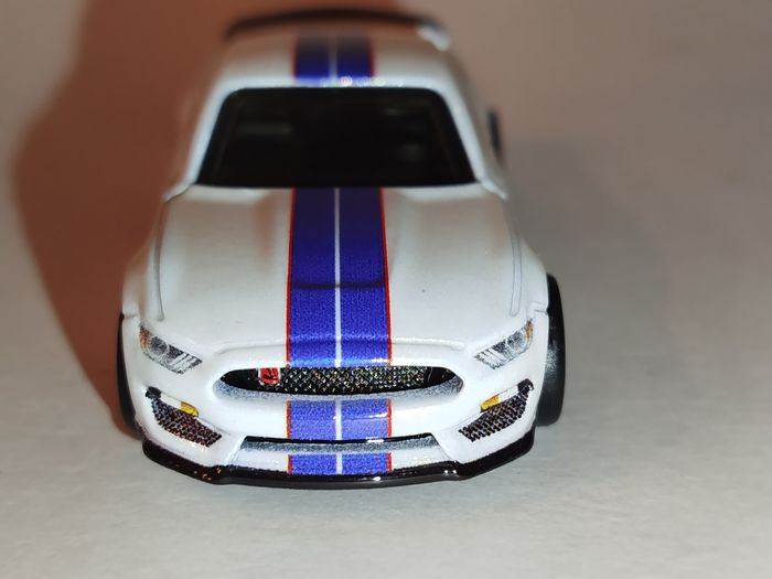 Hot Wheels Ford Shelby GT350R
Jay Leno's Garage Collector Set 2023 - photo numéro 4