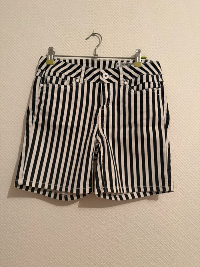 Short à rayure en très bon état taille 34-36