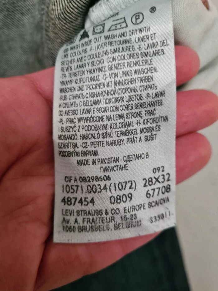 Jean 571 levi's w28 L32 en excellent état - photo numéro 10