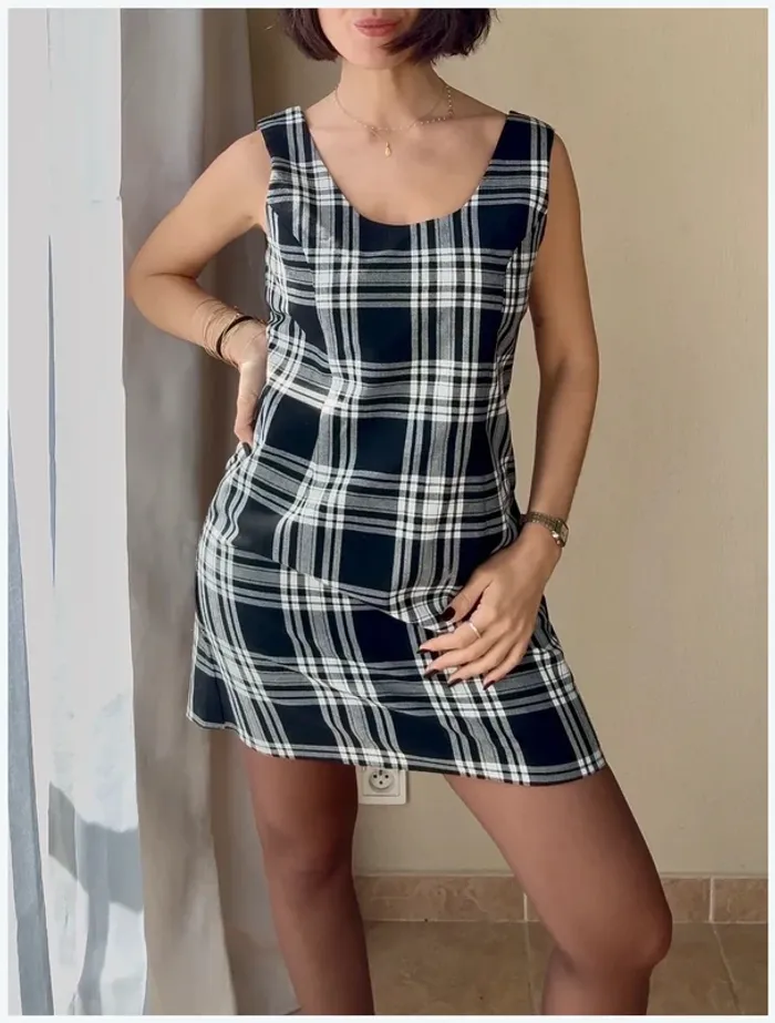 Robe à carreaux noire et blanche taille 38 parfait état
