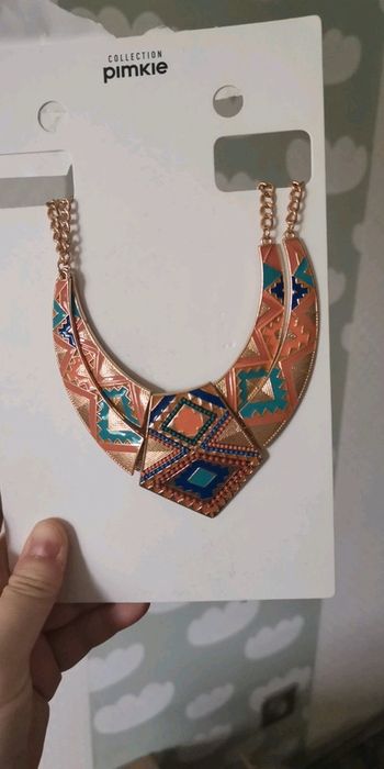 Joli collier neuf