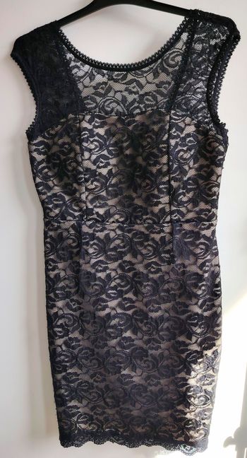 Robe élégante dentelle noire doublée beige – Taille M