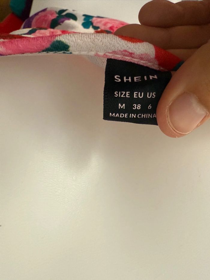 T-shirt à fleur en très bon état taille M SHEIN - photo numéro 5