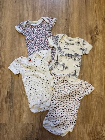 Lot 4 bodies manches courtes 3 mois Petit Bateau