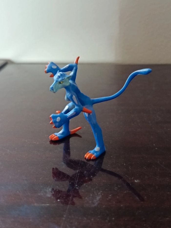 Figurine Invizimals zaphira - photo numéro 2