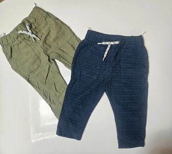 Lot 2 pantalons taille 6 mois