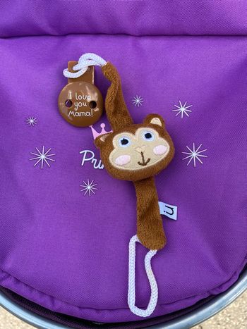 Attache tétine singe