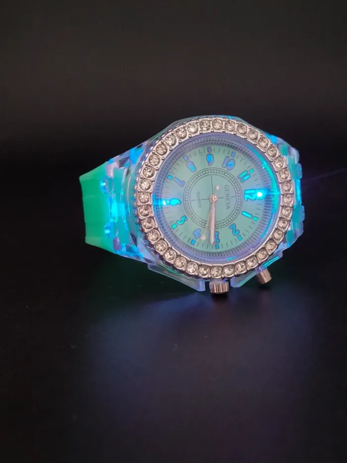 Montre verte fluo, argenté style casino - photo numéro 8