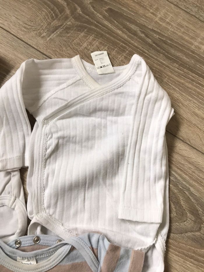 Lot bodies 3 mois - photo numéro 4