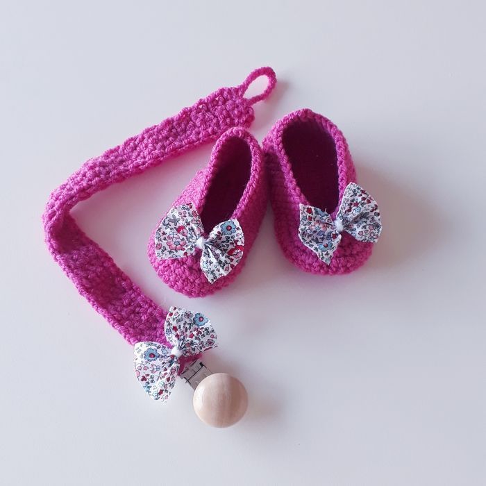 Coffret naissance attache tétine chaussure ballerine fait main crochet coton bio bébé naissance fabrication française