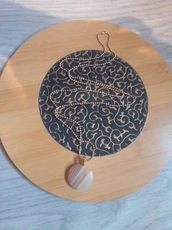 Collier avec pendentif en agate naturelle