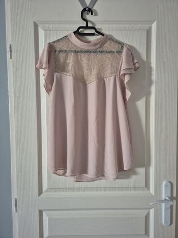 Haut beige en voile avec dentelle