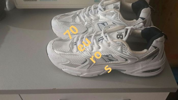 Chaussure  neuf 70 €     avion distributeur  mms   vintage 200€ a débattre