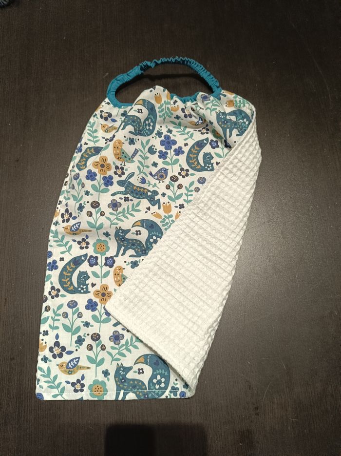 Bavoir lavable , doublé nid d'abeille , élastique , maternelle. Forêt enchantée bleue - photo numéro 2