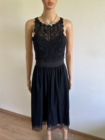 Robe noire neuve avec dentelle Esprit taille française 36 (valeur 90€)