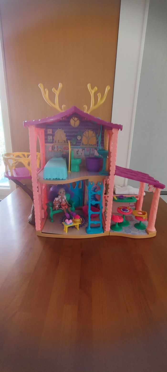 Maison enchantimals avec poupée et accessoires - photo numéro 1