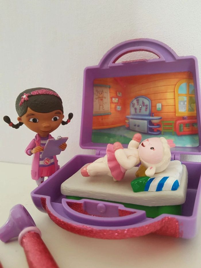 Mini univers malette Dr La peluche et ses amis Disney junior - photo numéro 15