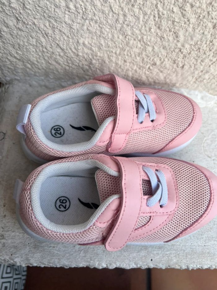 Paire de baskets fille pointure 26 bon état - photo numéro 5