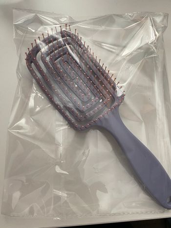 Grande brosse à cheveux couleur lilas