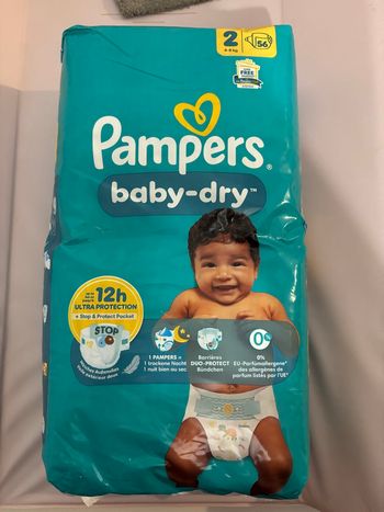 Couches Pampers taille 2