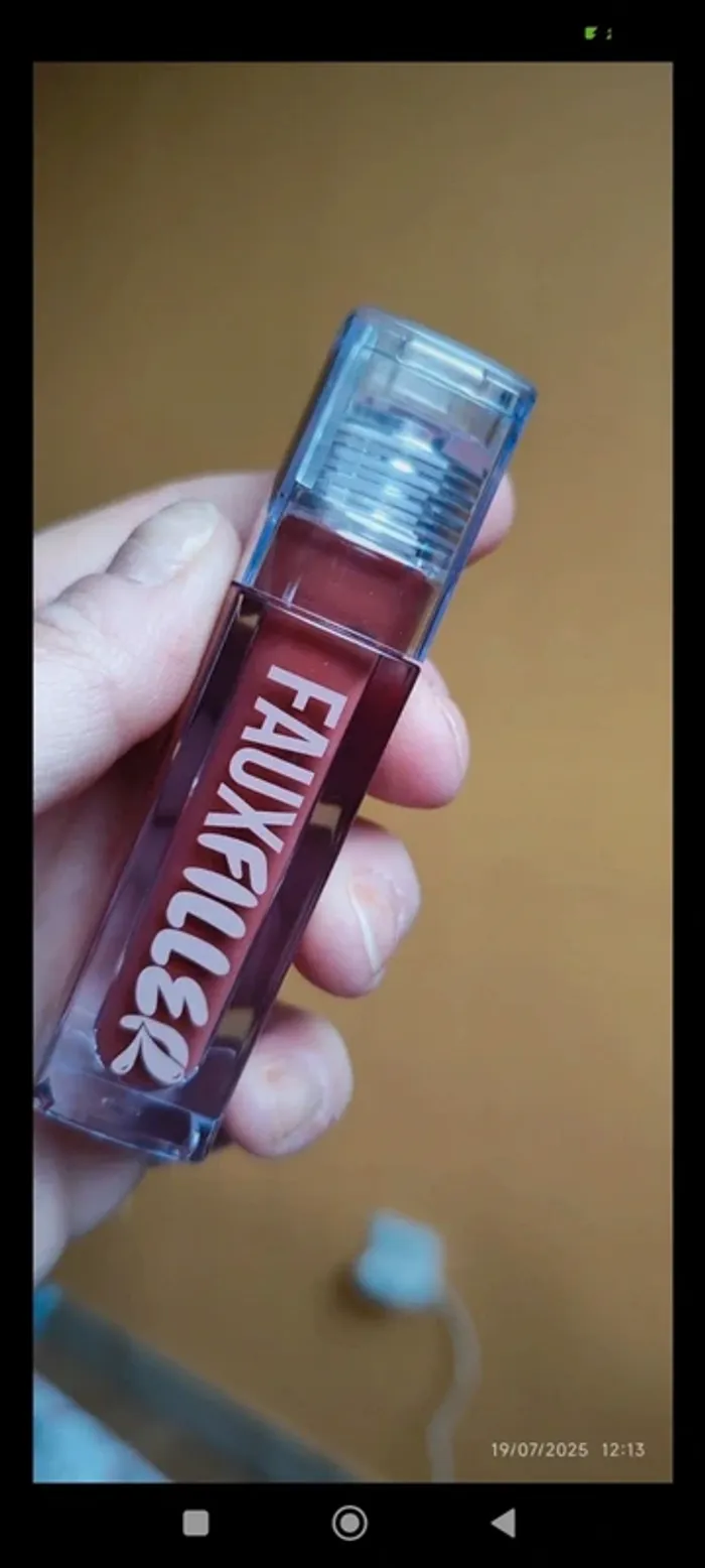 Huda Beauty Faux Filler Lip Gloss Teinte Foxy - photo numéro 8