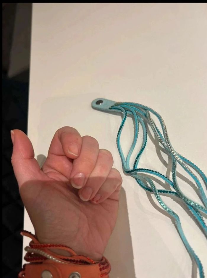 Deux bracelets rouge et bleue - photo numéro 2
