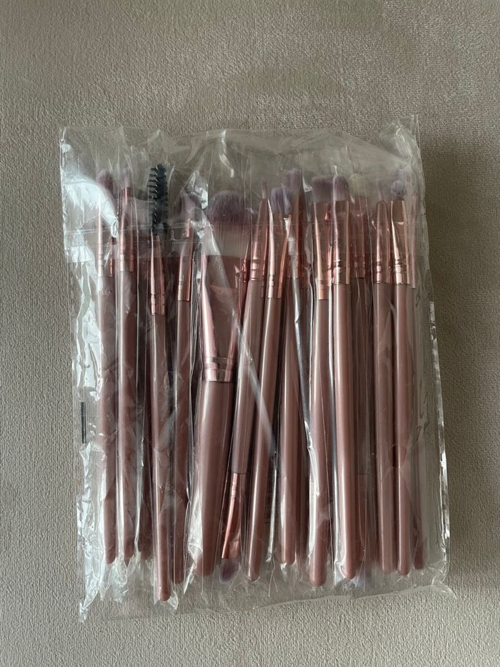 Lot pinceaux à maquillage rose - photo numéro 3