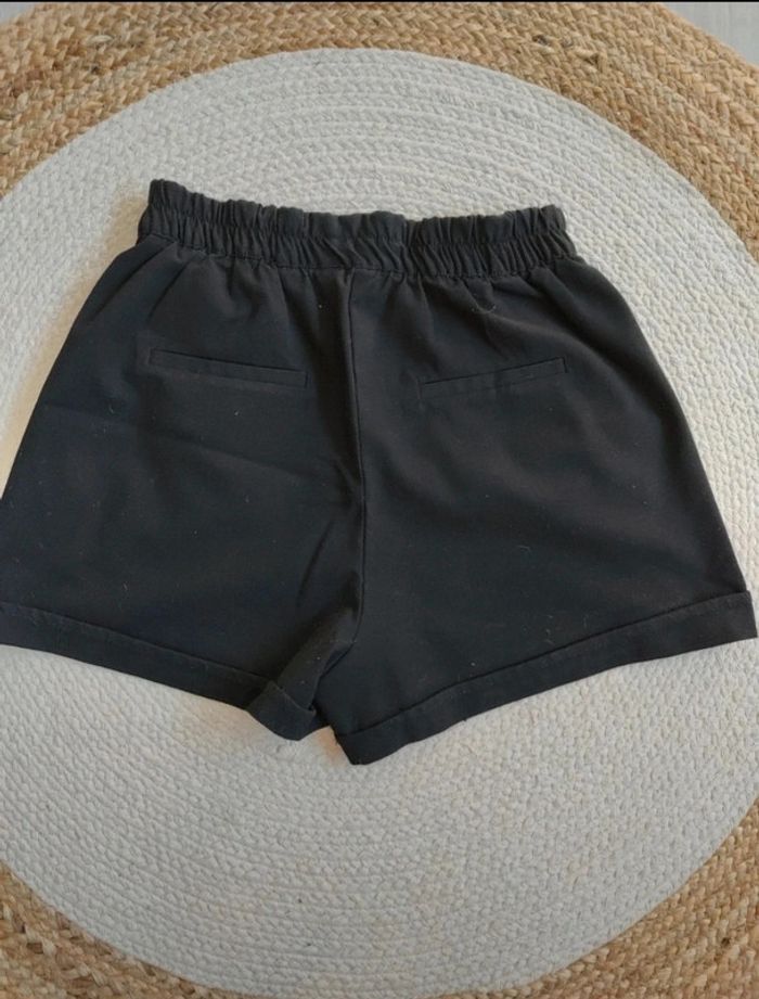 Short noir - photo numéro 4