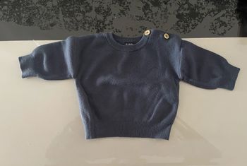 Pull bleu marine  1 mois