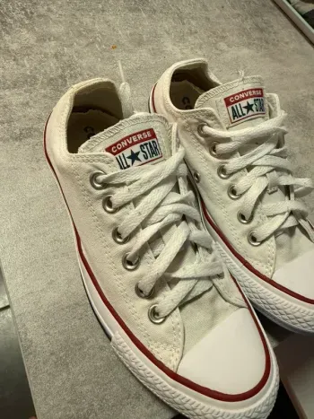 Converses blanches