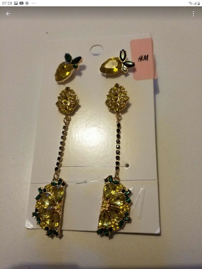 2 paires de boucles d'oreille neuve