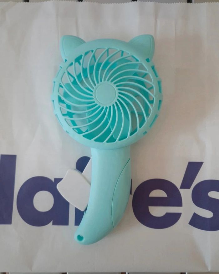 Ventilateur manuel portable neuf Claire's