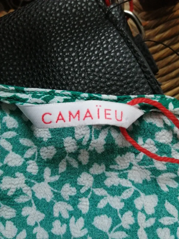 Blouse fluide verte motifs fleurs blanches avec ouverture boutons et volant / camaïeu / (S-M) - photo numéro 6