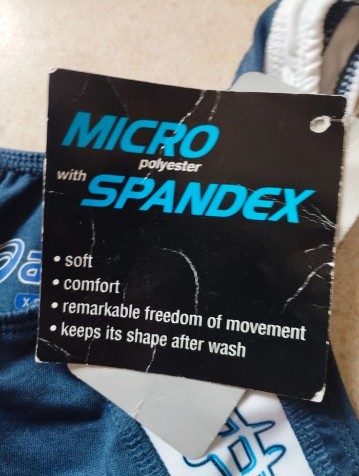 Brassière de sport Asics neuve - photo numéro 4