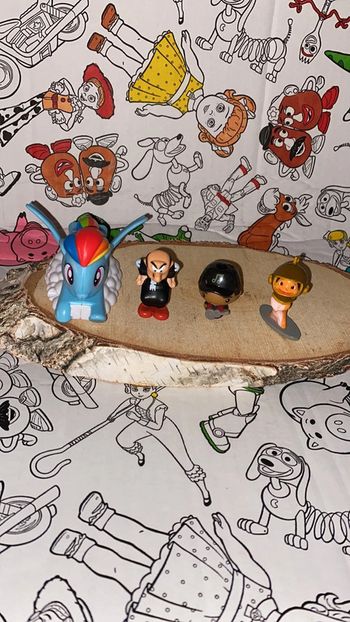 Disney, little pony et schtroumpfs