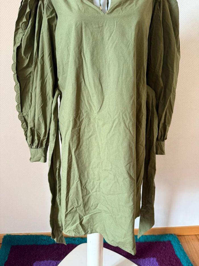 Magnifique robe en très bon état Claudie pierlot taille 36 kaki - photo numéro 4