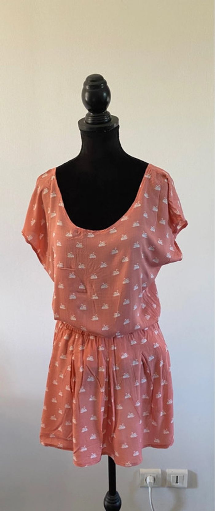 Robe d’été rose corail avec cygne et noeud dans le dos taille S - photo numéro 4