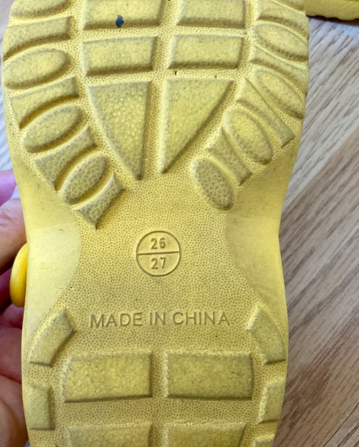 Crocs Minions - Pointure 26 / 27 - photo numéro 4