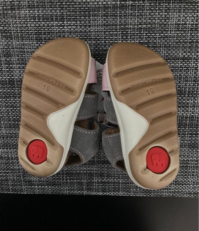 Jolies sandales pour bébé de la marque Elefanten - photo numéro 3