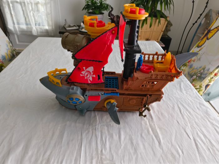 Bateau pirate requin
