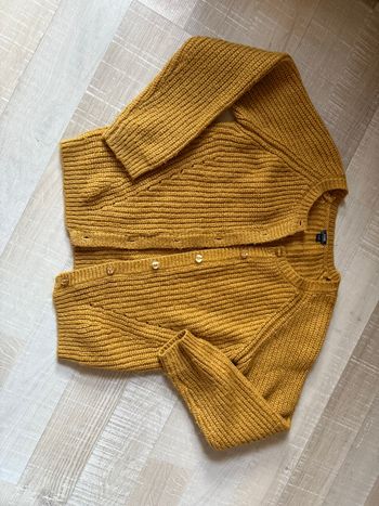 Gilet en laine moutard taille 10 ans
